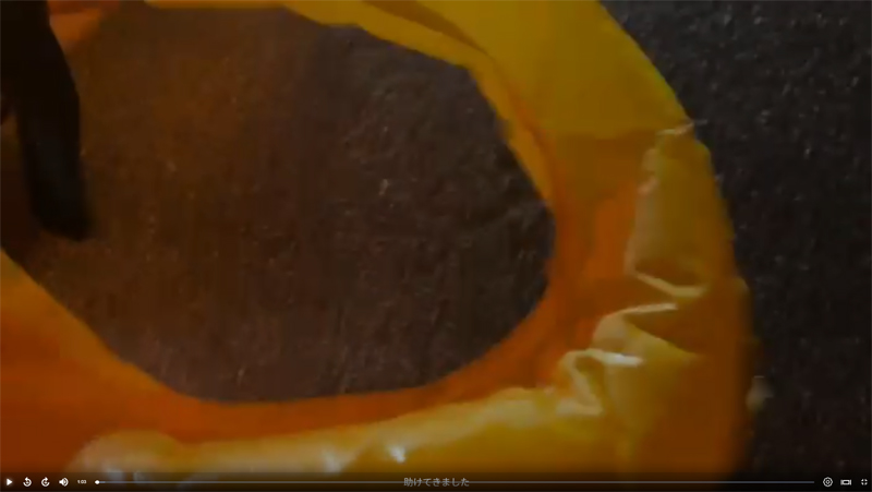 救出後のライジャケが浮き輪になっている様子