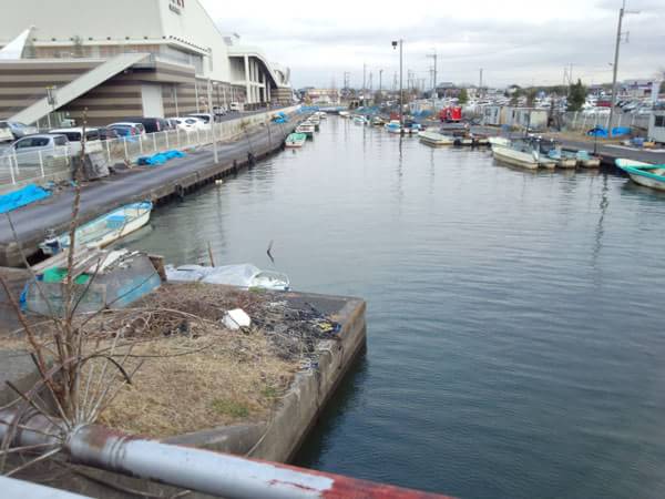 琵琶湖大橋東のポイントの近くにある漁港